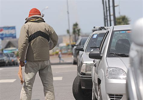 Cuidacoches provocó disturbios rompió la puerta de un patrullero y