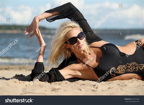Sexy Blonde Black Bikini On Beach Stock Photo 657671362 Shutterstock