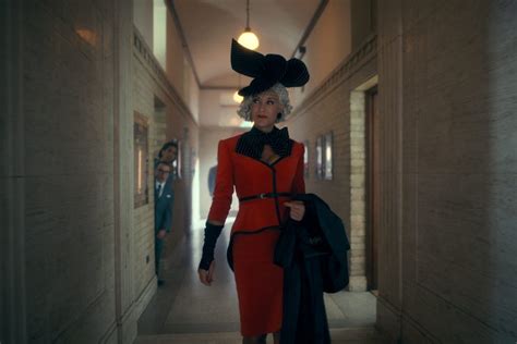 The Umbrella Academy Kate Walsh Costume Designer On Season 2 Style