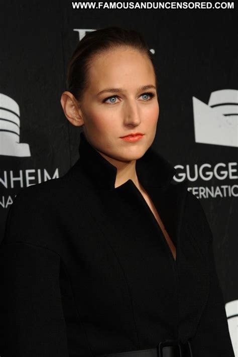 Leelee Sobieski International High Resolution Celebrity Babe Posing Hot