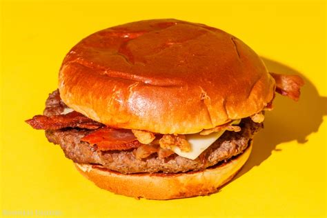 McDonald S New Signature Crafted Burger Review Business Insider