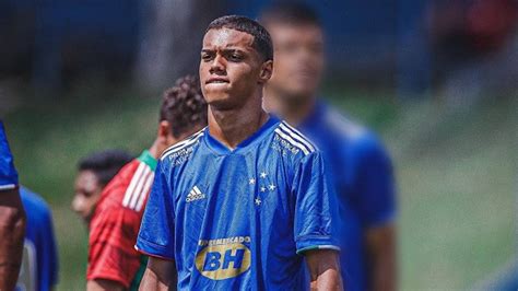 Filho De Ronaldinho Ga Cho Assume Rela O E Deixa O Pa S