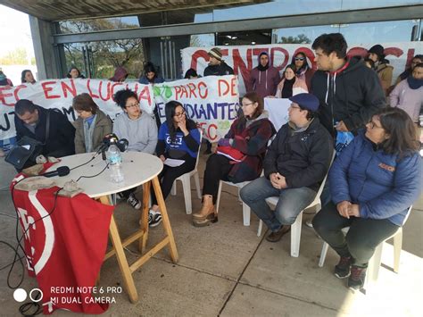 Estudiantes Ocuparon El CERP De Salto Y Leyeron Una Proclama De