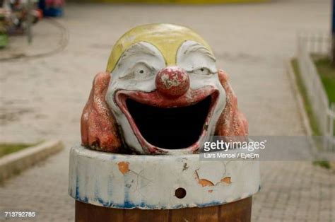 Clown Statue Photos And Premium High Res Pictures Getty Images