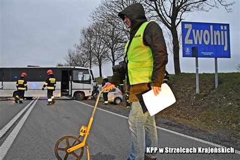 Tragiczny wypadek osobówki z autobusem Policjanci wyjaśniają przyczyny