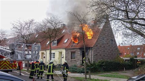 Bremen Oslebshausen Feuer Zerst Rt Reihenhaus