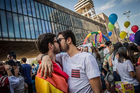 No Sufoco Parada Gay De Sp Traz Olhar Sobre Voto Consciente E Inclusão