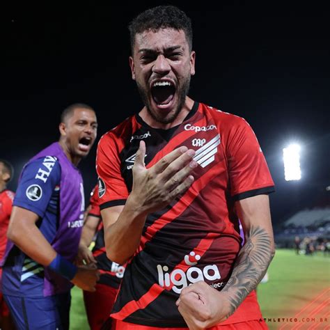 VÍDEO Athletico PR marca no fim e vai às quartas de final da Libertadores