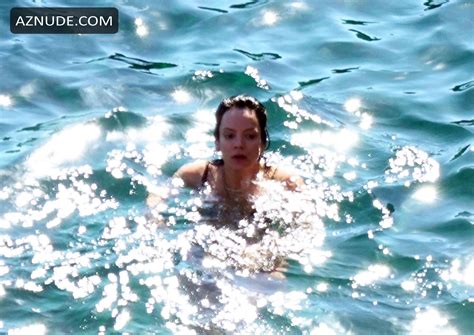 Lily Allen Lapping Up The Hot Sunshine On Her Holidays In Capri Aznude