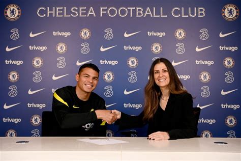 Thiago Silva extends Chelsea contract | News | Official Site | Chelsea ...