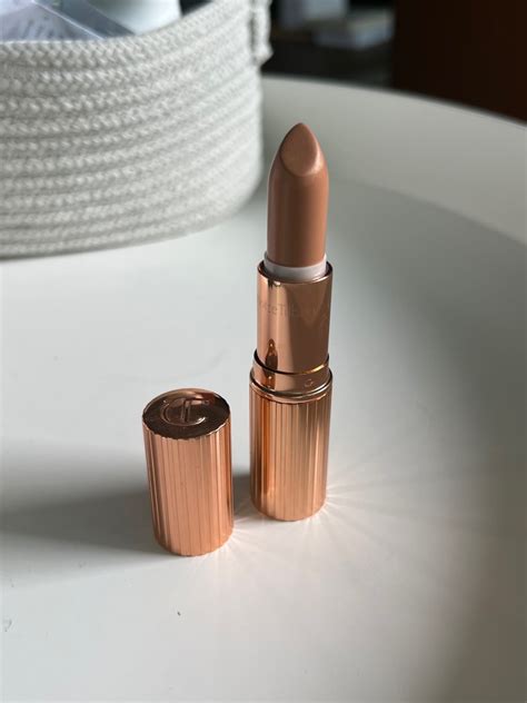 Charlotte Tilbury K I S S I N G Lipstick Nude Kate Kesehatan