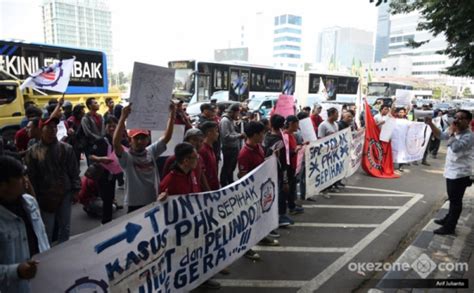 Pekerja Pelabuhan Geruduk Kantor Suku Dinas Tenaga Kerja Dan