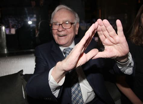 Warren Buffett Flashes Jay Z S Diamond Symbol At Club Opening Photos