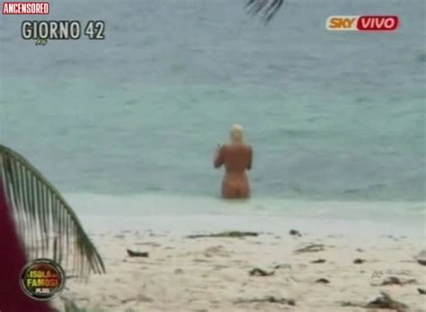 Naked Ela Weber In L Isola Dei Famosi