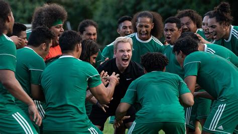 Gol Gana Michael Fassbender como el DT del equipo más malo