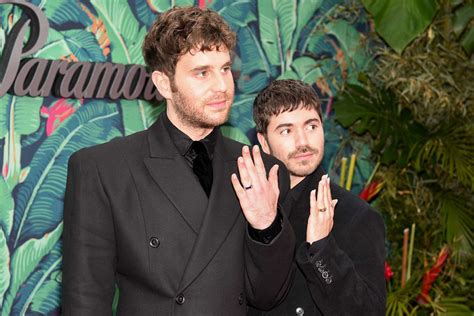 Ben Platt And Noah Galvin S Adorable Red Carpet Kiss At The Tony Awards