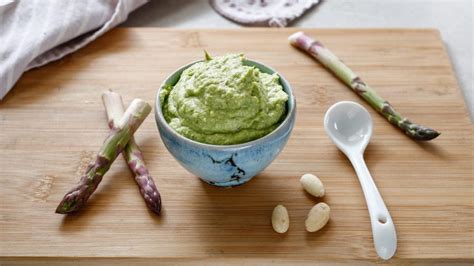 Pesto Di Asparagi La Ricetta Del Condimento Primaverile Leggero E Delicato