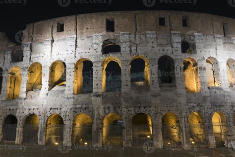 Rome Colosseum night view 20177238 Stock Photo at Vecteezy