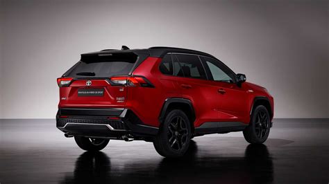 Toyota RAV4 GR Sport. Usportowiony SUV z datą premiery