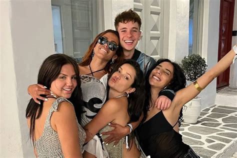 V Deo Influencer Revela Se Anitta Banca Os Amigos Em Viagens