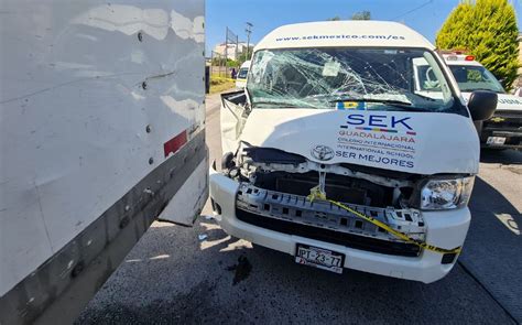 Choca camioneta escolar en Zapopan y deja 14 lesionados Telediario México