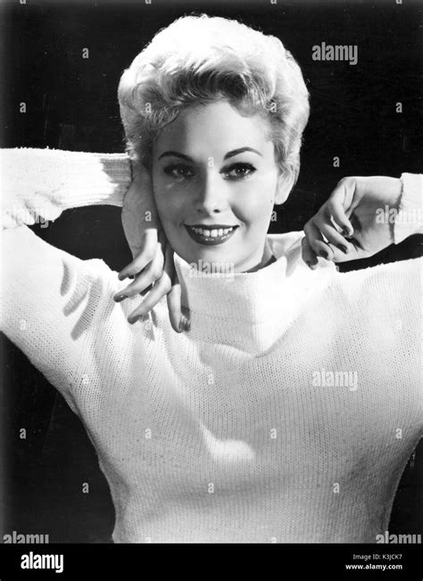 Kim Novak Hi Res Stock Photography And Images Alamy