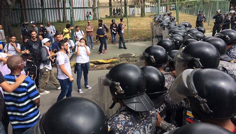 Video Día Del Estudiante Universitario Enfrentamientos Entre