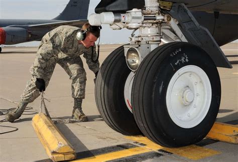 Best Aircraft Wheel Chocks (& RV) [Rubber, Aluminum, Plastic, Foldable]