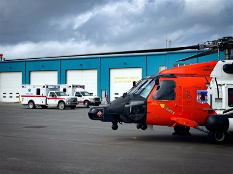 Dvids Images Coast Guard Assists Overdue Boaters Near Baldwin