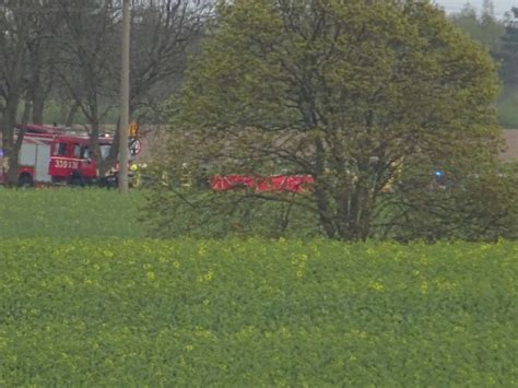 Koszmarny Wypadek W Wielkopolsce Kierowca Zderzy Si Z Drzewem Nie