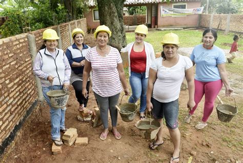 Las mujeres trabajan más horas Locales ABC Color