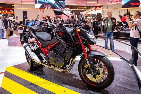 Zdj Cia Honda Hornet Eicma Eicma Zdjecia Z Targow W Mediolanie