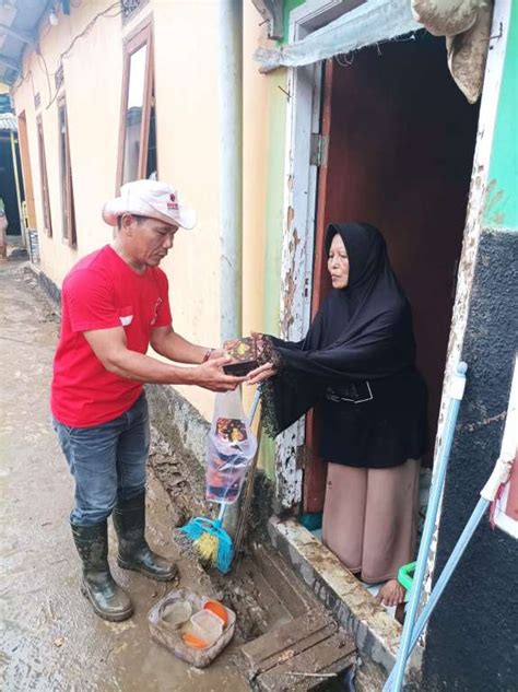 Pdip Cianjur Hadir Di Tengah Kesulitan Warga Terdampak Banjir