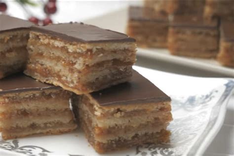 ŽERBO KOCKE Kolač sa pekmezom orasima i čokoladom omiljeni je desert