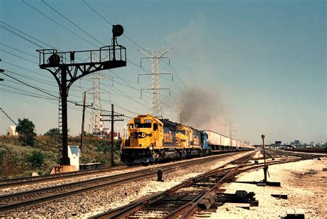 At Sf Nerska A Westbound Santa Fe Tofc Train Accelerates Flickr