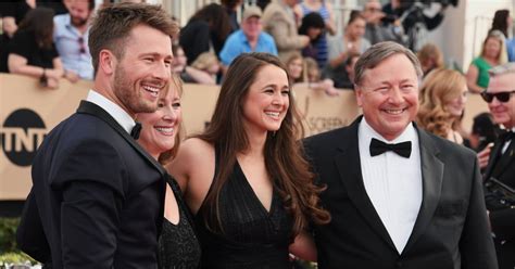 Glen Powell and His Family at the 2017 SAG Awards | POPSUGAR Celebrity