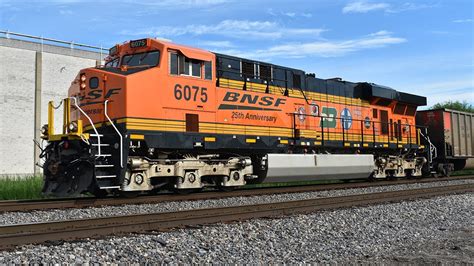 Bnsf 6075 25th Anniversary Unit Leads Cn C730 Youtube