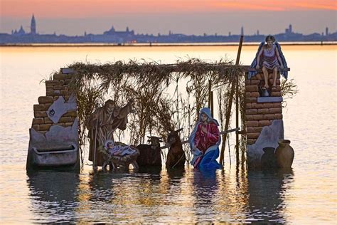 Venezia Presepe Suggestivo Affiora Dalle Acque Della Laguna Davanti