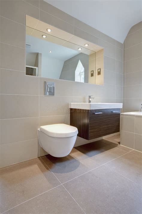 Modern chic bathroom stock image. Image of suite, apartment - 15730035