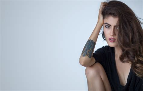 Wallpaper Girl Hot Sexy Eyes Smile Beautiful Figure Model For Mobile And Desktop Section