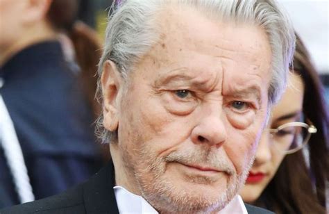 Alain Delon Les Enfants De Lacteur Portent Plainte Contre Sa Dame De