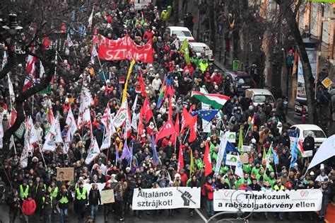 Thousands Rally Against Hungary S Overtime Work Law Pm Orban New