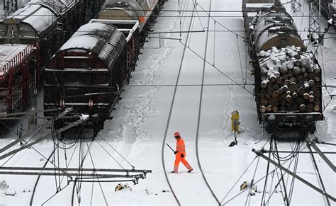 Flights Cancelled And Trains Disrupted After Heavy Snowfall In Munich