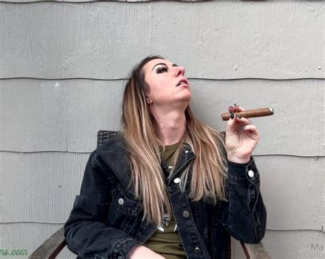 Dakota Charms Aka Dakotacharms Onlyfans Outdoor Smoking Cigar