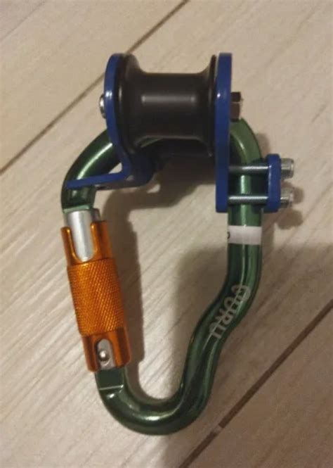 Ролик Treck V2 на карабине GURU Grass Twist Lock купить в Москве, цена ...