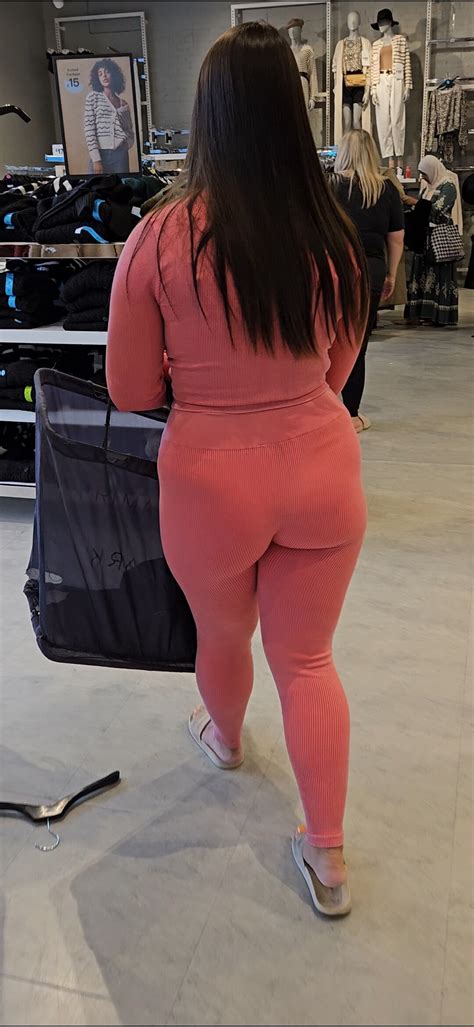 Short Thick Curvy Brunette Pawg Oc Spandex Leggings Yoga Pants Forum