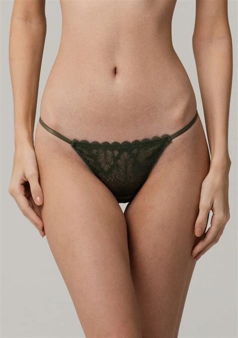 Calcinha String Rendada Folhagens Michelle Lingerie