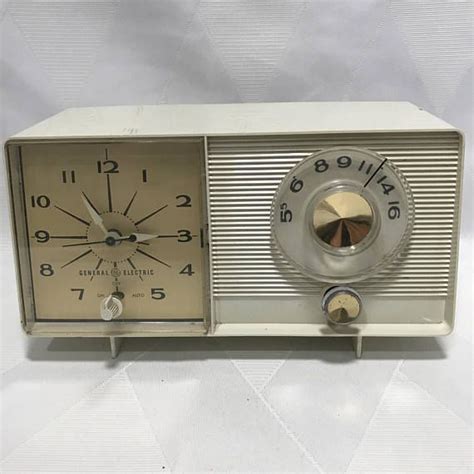 Vintage 1960s General Electric Am Clock Radio C403g White General Electric Electricity Vintage