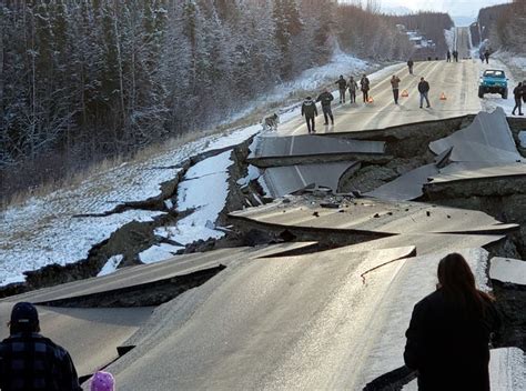 Terremotos Consecutivos De Magnitud 70 Y 57 Han Deformando Carreteras En Alaska