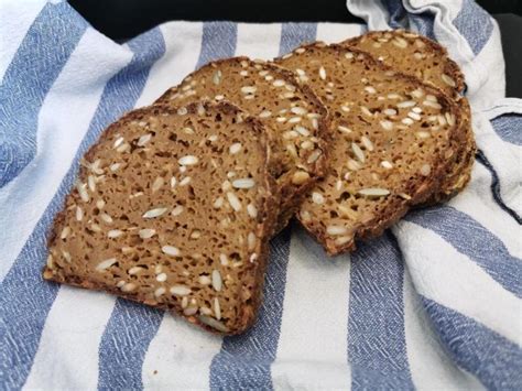 Hjemmebagt glutenfri rugbrød opskrifter GastroFun dk